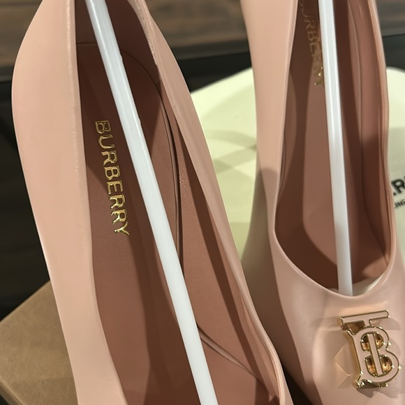New authentic Burberry logo heels - Picture 3 of 11